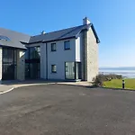 Serene Luxurious Retreat With Sea Views, Entire Nyaraló