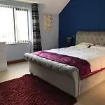 Serene Luxurious Retreat With Sea Views, Entire Nyaraló