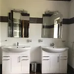 Nyaraló Serene Luxurious Retreat With Sea Views, Entire *