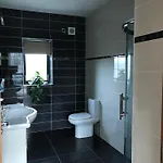 Serene Luxurious Retreat With Sea Views, Entire Nyaraló *