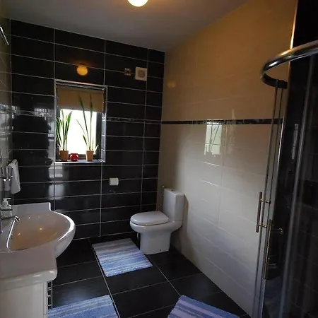 Serene Luxurious Retreat With Sea Views, Entire *