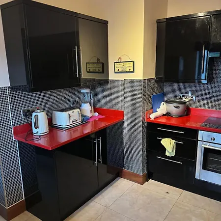 Serene Luxurious Retreat With Sea Views, Entire Feriehus *