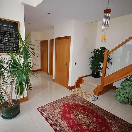 Feriehus Serene Luxurious Retreat With Sea Views, Entire *