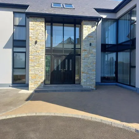 Serene Luxurious Retreat With Sea Views, Entire Feriehus *
