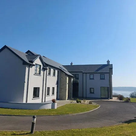 Vakantiehuis Serene Luxurious Retreat With Sea Views, Entire *