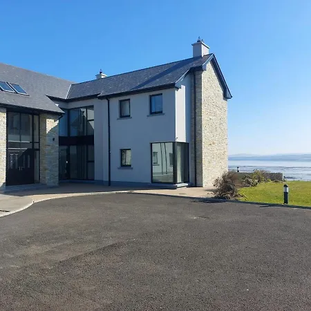 Serene Luxurious Retreat With Sea Views, Entire Feriehus