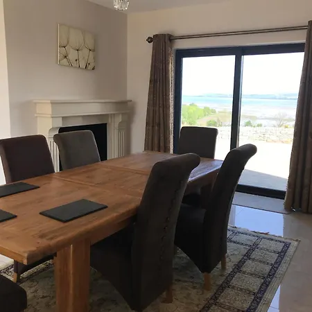 Serene Luxurious Retreat With Sea Views, Entire Feriehus *