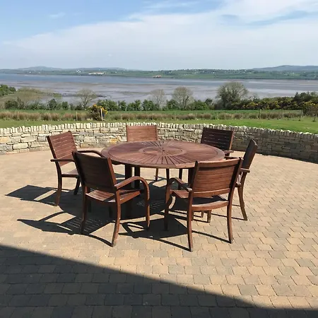 Serene Luxurious Retreat With Sea Views, Entire Feriehus