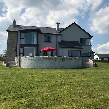 Holiday home Serene Luxurious Retreat With Sea Views, Entire