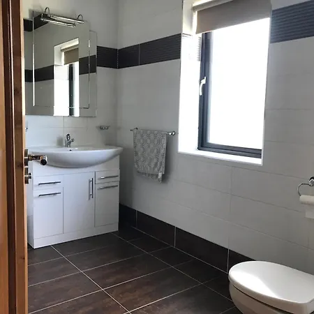 Vakantiehuis Serene Luxurious Retreat With Sea Views, Entire Letterkenny