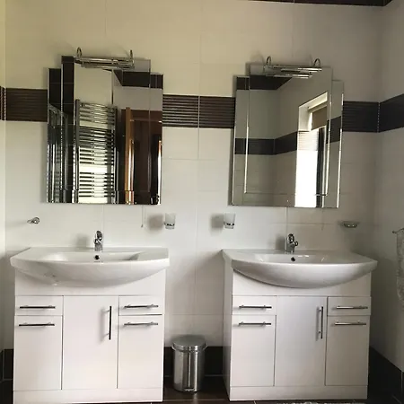 Holiday home Serene Luxurious Retreat With Sea Views, Entire *