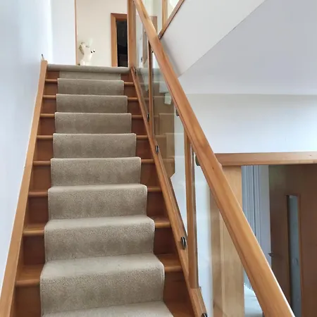 Serene Luxurious Retreat With Sea Views, Entire Feriehus *