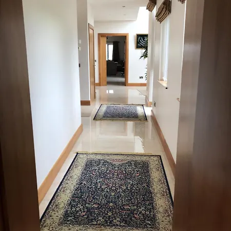 Feriehus Serene Luxurious Retreat With Sea Views, Entire Letterkenny