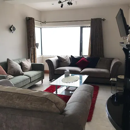 Feriehus Serene Luxurious Retreat With Sea Views, Entire *