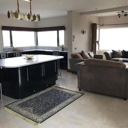 Serene Luxurious Retreat With Sea Views, Entire Vakantiehuis Letterkenny