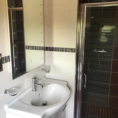 Serene Luxurious Retreat With Sea Views, Entire *