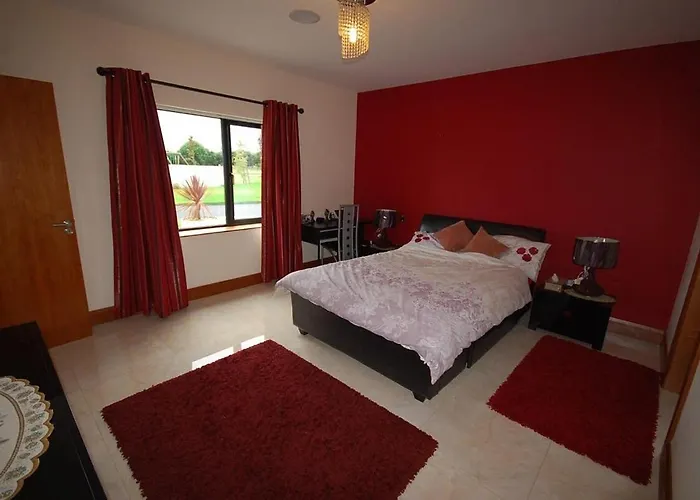 Ferienhaus Serene Luxurious Retreat With Sea Views, Entire Letterkenny