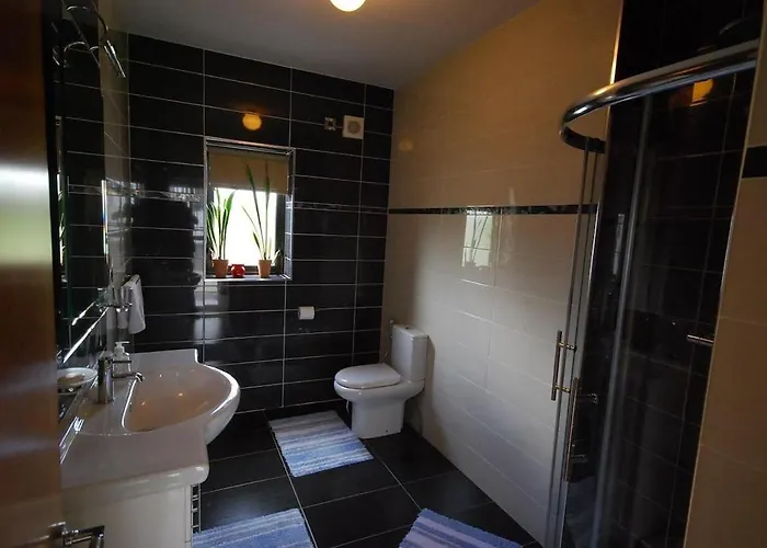 Serene Luxurious Retreat With Sea Views, Entire *