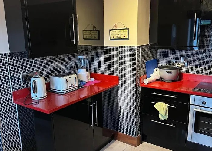 Serene Luxurious Retreat With Sea Views, Entire Ferienhaus *