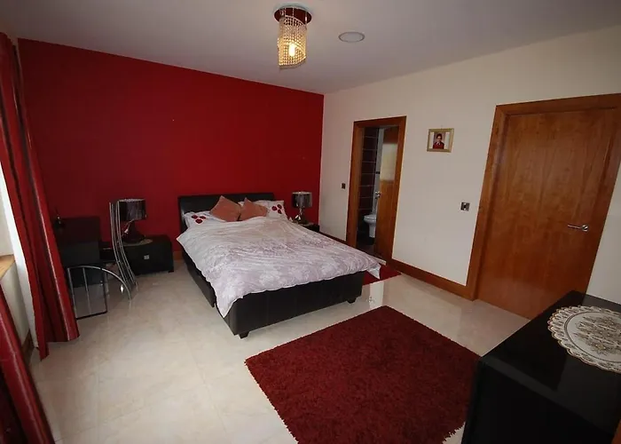 Serene Luxurious Retreat With Sea Views, Entire Ferienhaus Letterkenny