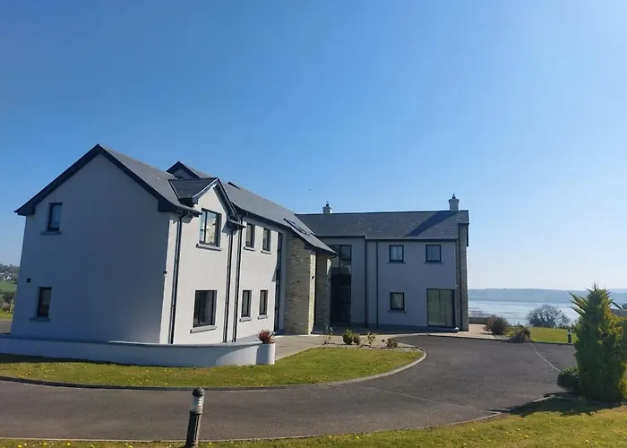 Ferienhaus Serene Luxurious Retreat With Sea Views, Entire *