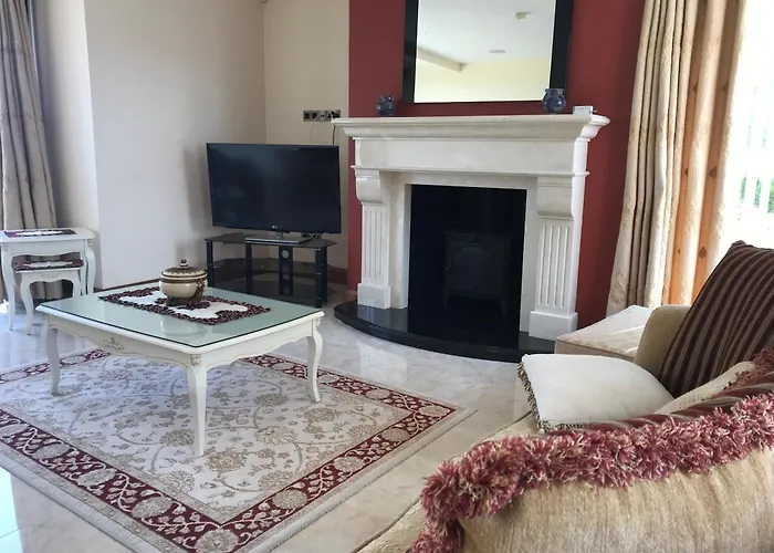 Serene Luxurious Retreat With Sea Views, Entire *