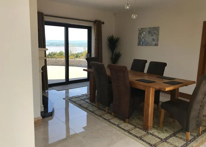 Serene Luxurious Retreat With Sea Views, Entire Ferienhaus Letterkenny