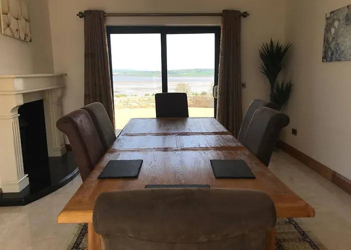 Ferienhaus Serene Luxurious Retreat With Sea Views, Entire