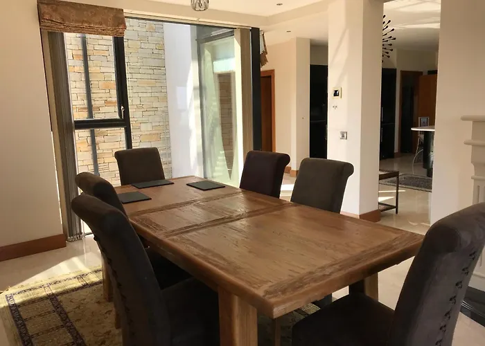 Ferienhaus Serene Luxurious Retreat With Sea Views, Entire Letterkenny