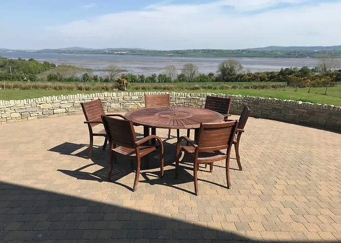 Serene Luxurious Retreat With Sea Views, Entire Ferienhaus