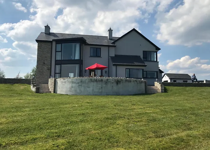 Ferienhaus Serene Luxurious Retreat With Sea Views, Entire