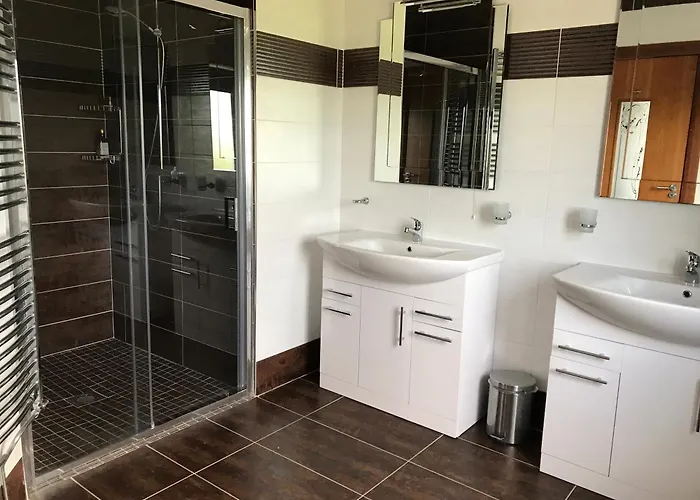 Serene Luxurious Retreat With Sea Views, Entire Semesterbostad *