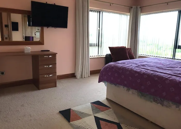 Serene Luxurious Retreat With Sea Views, Entire *