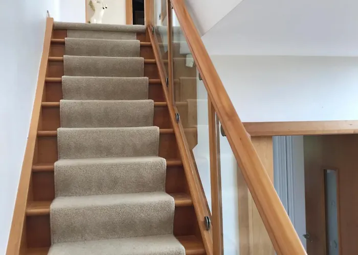 Serene Luxurious Retreat With Sea Views, Entire Ferienhaus *