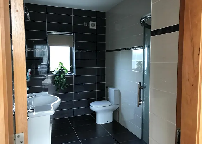 Serene Luxurious Retreat With Sea Views, Entire Semesterbostad *