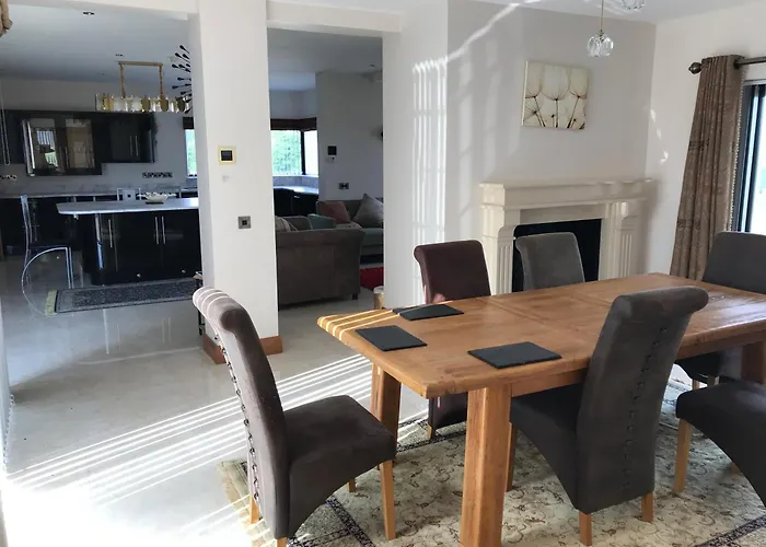 Serene Luxurious Retreat With Sea Views, Entire Semesterbostad