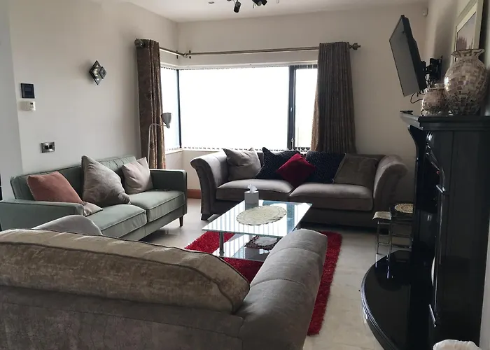 Ferienhaus Serene Luxurious Retreat With Sea Views, Entire *