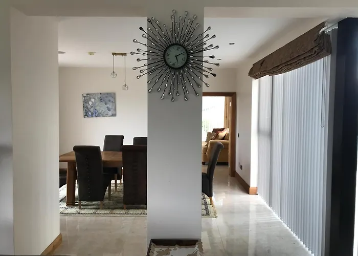 Serene Luxurious Retreat With Sea Views, Entire *