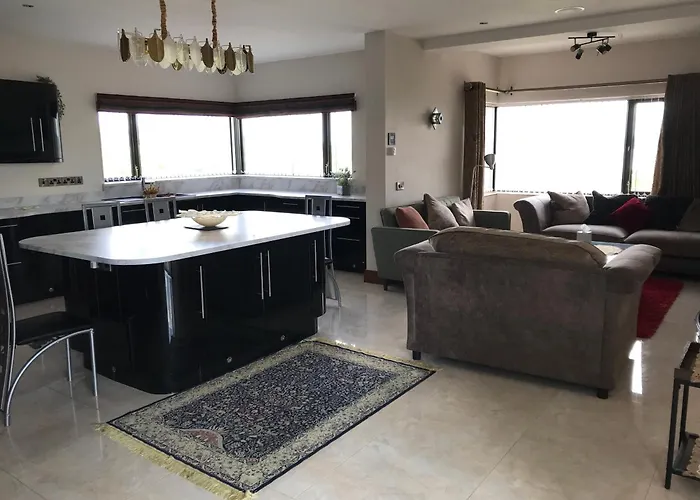 Serene Luxurious Retreat With Sea Views, Entire Semesterbostad Letterkenny
