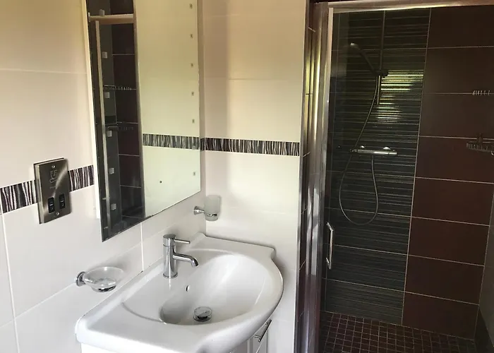 Serene Luxurious Retreat With Sea Views, Entire *