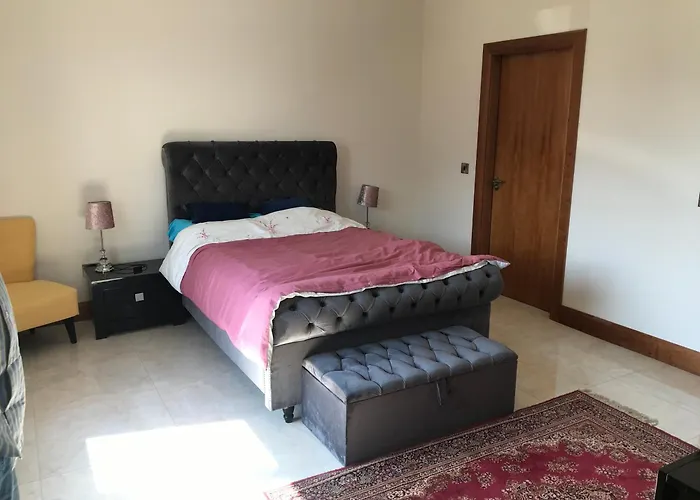 Ferienhaus Serene Luxurious Retreat With Sea Views, Entire Letterkenny