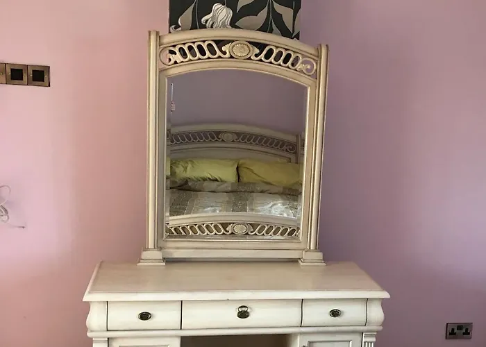 Serene Luxurious Retreat With Sea Views, Entire Semesterbostad